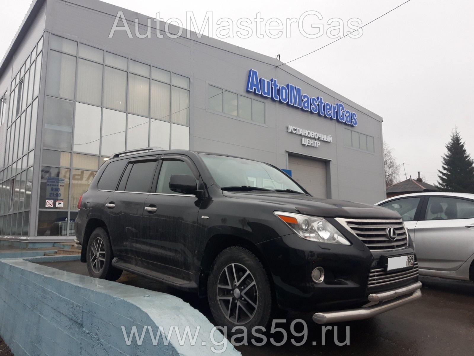 Установка ГБО на Lexus LX 570 2011г., ГБО 4 поколения, пропан LANDIRENZO (Италия), двигатель 5.7л. 8 цилиндров