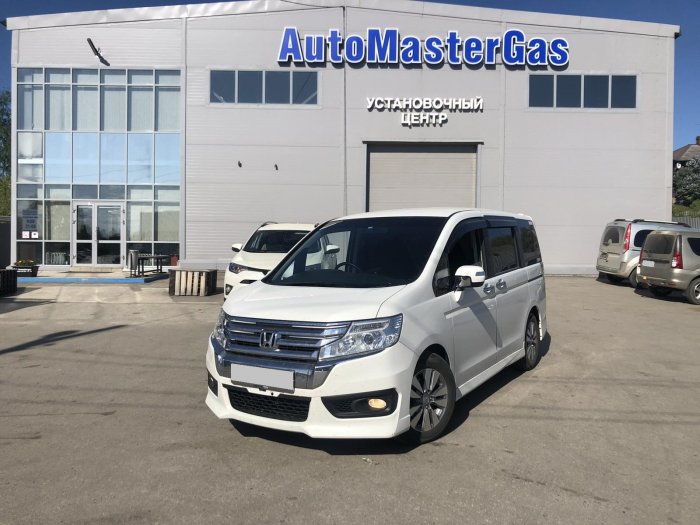 Установка ГБО на Honda StepWGN 2014г., ГБО 4 поколения, пропан LANDI RENZO (Италия), двигатель 2.0л. 4 цилиндра